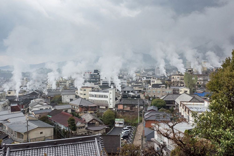 ژاپن جاذبه گردشگری جهنم های پر بخار شهر بپو