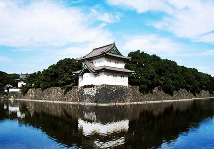 نگاهی به تاریخنگاهی به تاریخچه کاخ امپراتوری ژاپنچه کاخ امپراتوری ژاپن