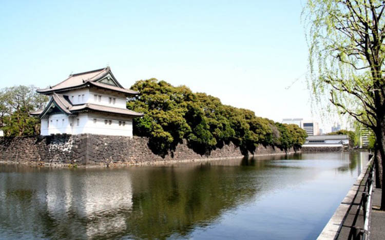 نگاهی به تاریخچه کاخ امپراتوری ژاپن